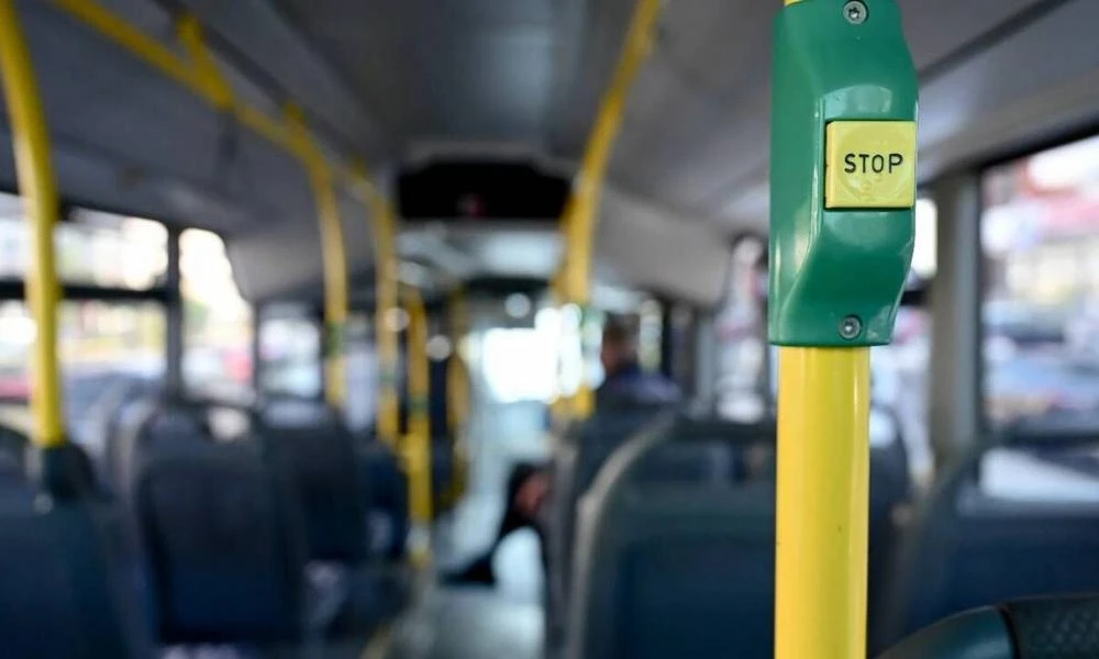 Κρήτη: Γυναίκα «μάγκωσε» στην πόρτα λεωφορείου και τραυματίστηκε